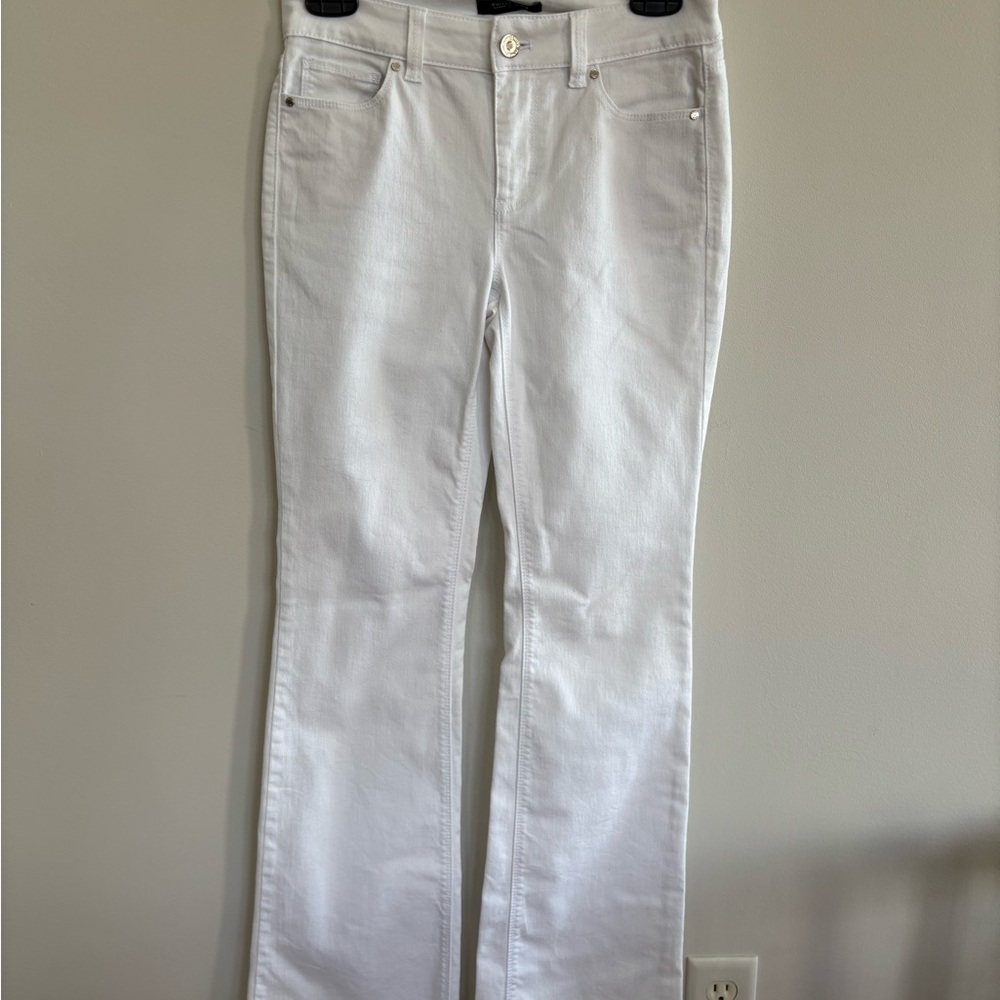NWOT White House Black Market white mid rise skinny flare jeans, 00R, 32 inseam